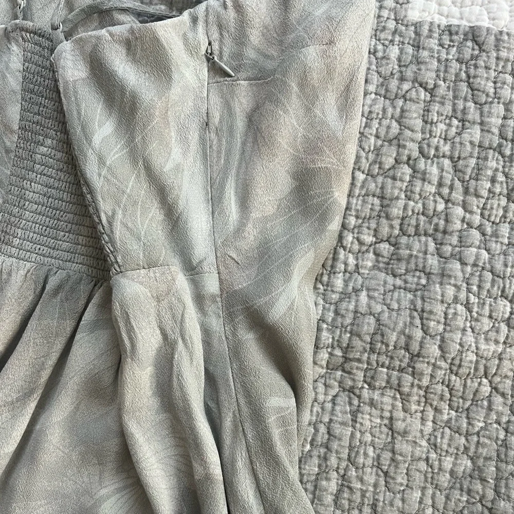 Aritizia grey/white mini dress in a size 2 - Picture 3 of 4